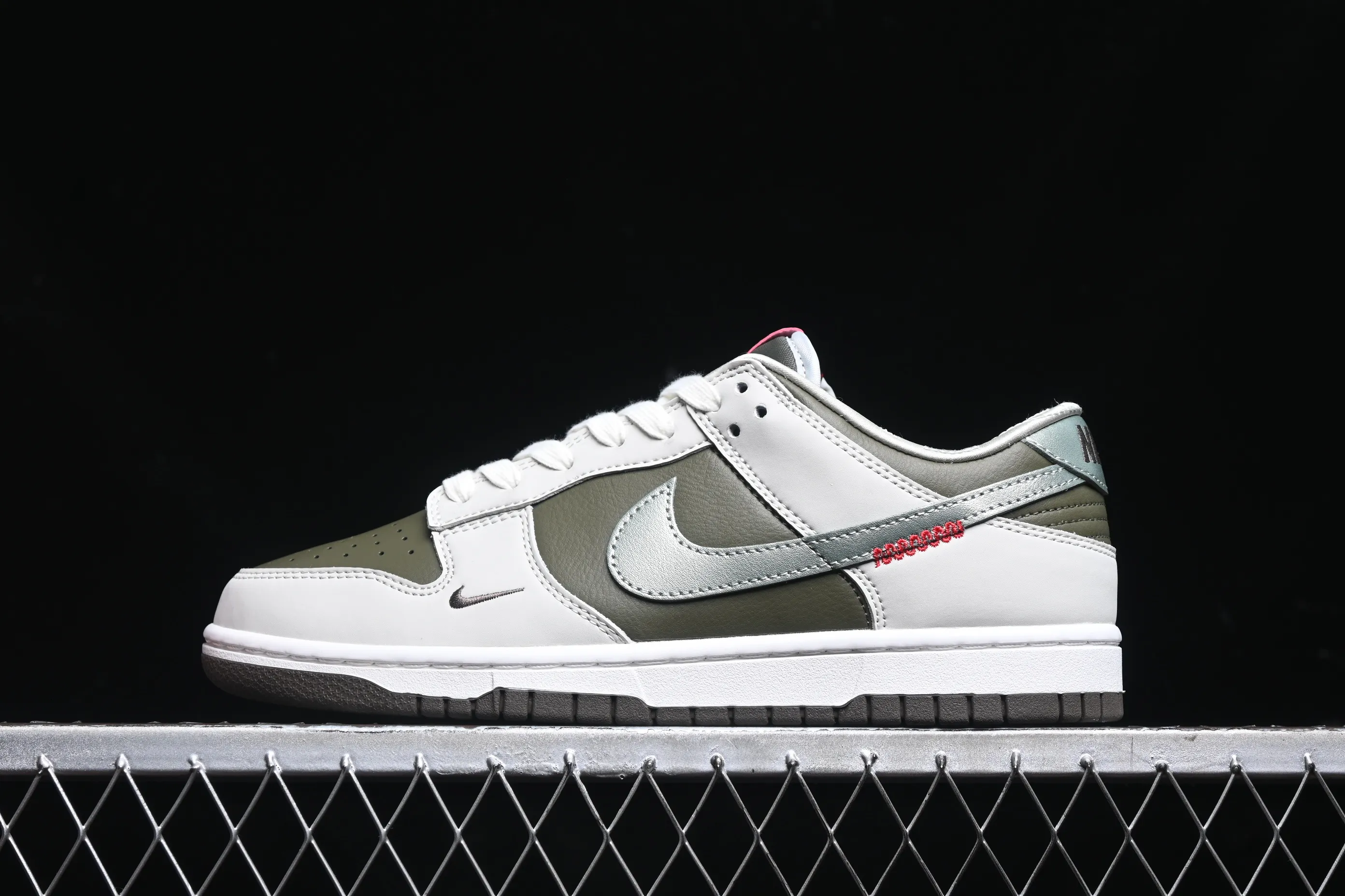 All Categories Nk SB Dunk Series Nk SB Dunk Low Low-top sneakers Nk Dunk Low "Year of the Snake" Year of the Snake Spring Festival limited low-top casual sneakers HV5980-231